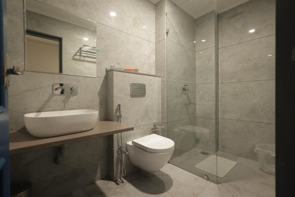 Luxury Suite bathroom at Nirvana Boutique Hotel Ujjain